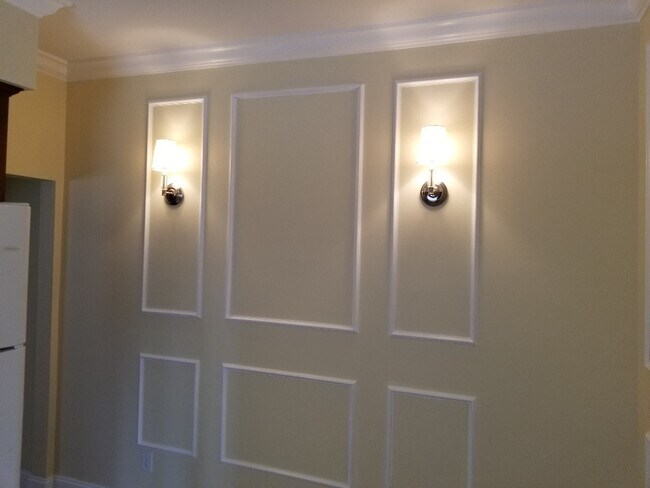 eat-in kitchen (opposite sink) - 954 Meade Ave