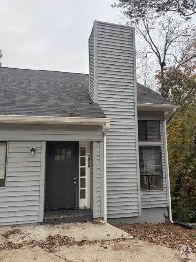 Building Photo - North Hall Duplex Available Immediately!