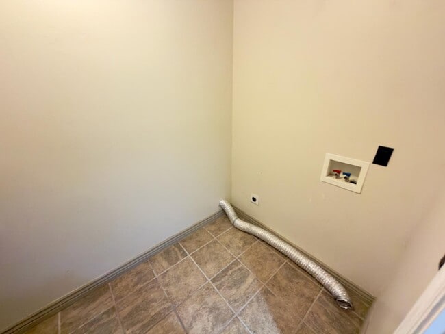 Building Photo - 317 W Farmside Dr