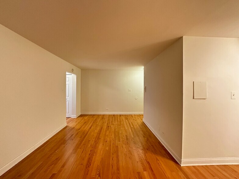 Building Photo - 3732 N Pine Grove Ave