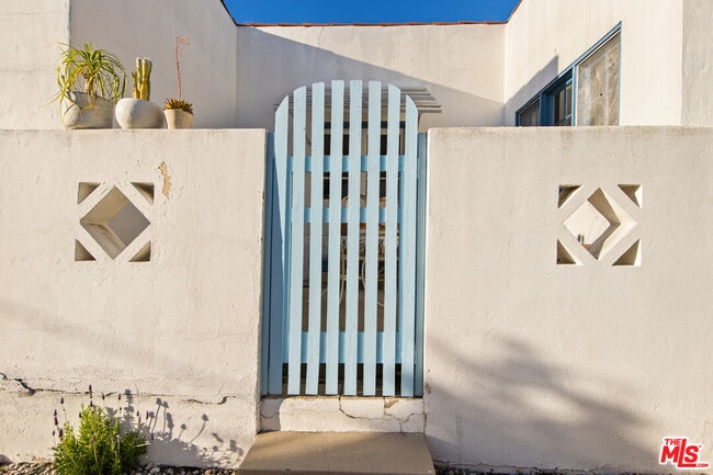 Building Photo - 2009 N New Hampshire Ave