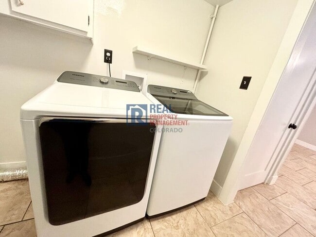 Building Photo - 7361 S Quince St