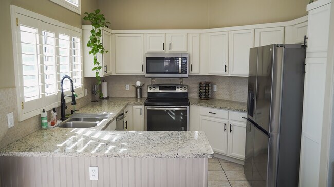 Building Photo - 3915 E Renee Dr