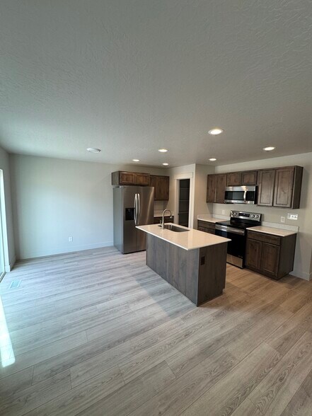 Building Photo - 4029 S Woodland Ave