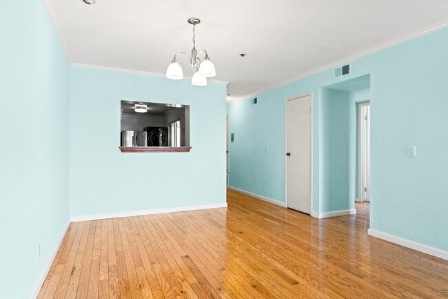 Building Photo - Alameda Waterfront Living: 2 Bed Condo wit...