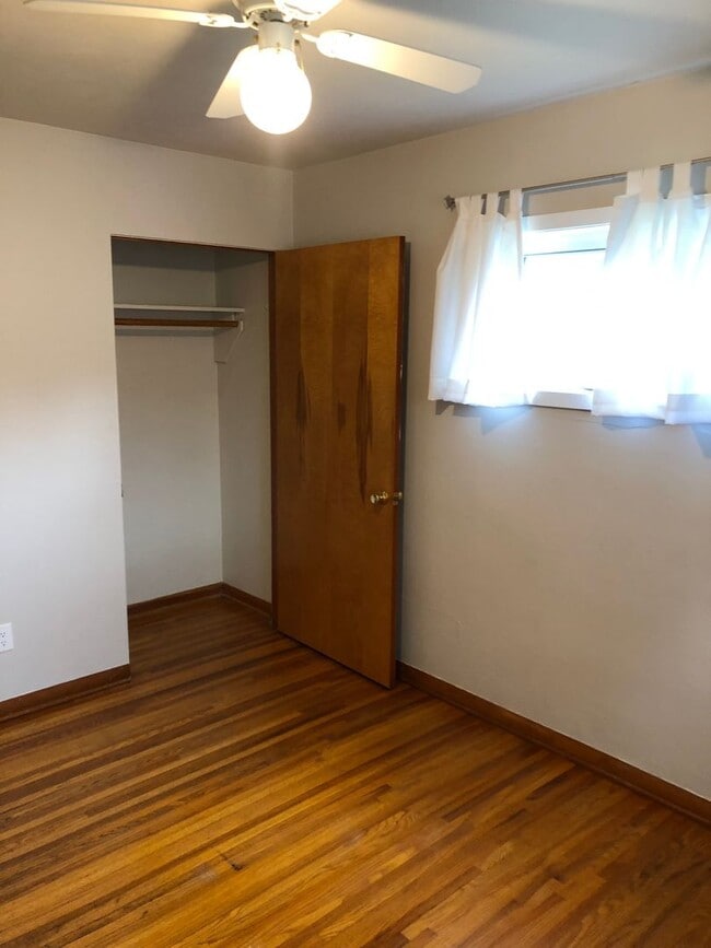 Building Photo - Updated throughout with new master suite!