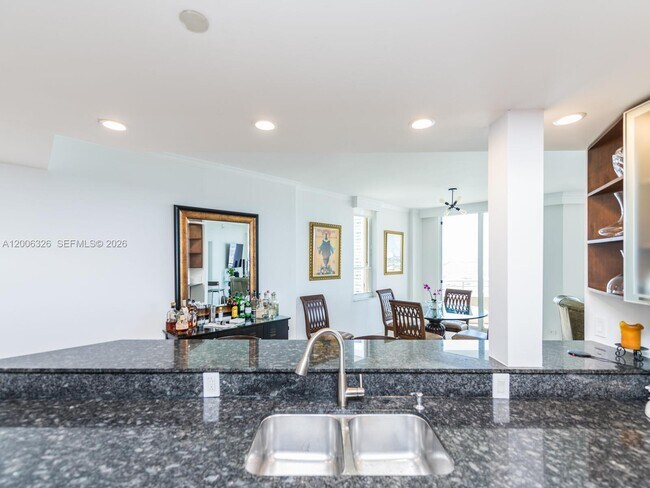 Building Photo - 888 Brickell Key Dr