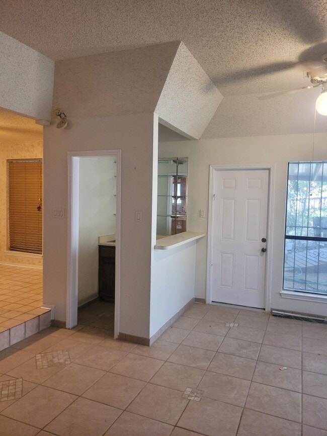 Building Photo - 17915 Summer Knoll