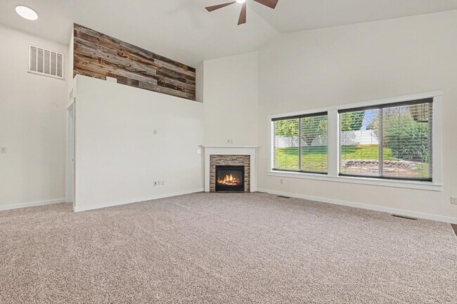 Building Photo - 2040 Kelly Dr