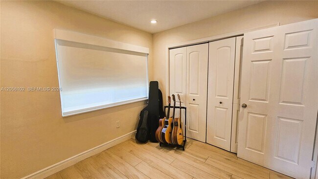 Building Photo - 6550 SW 28th St