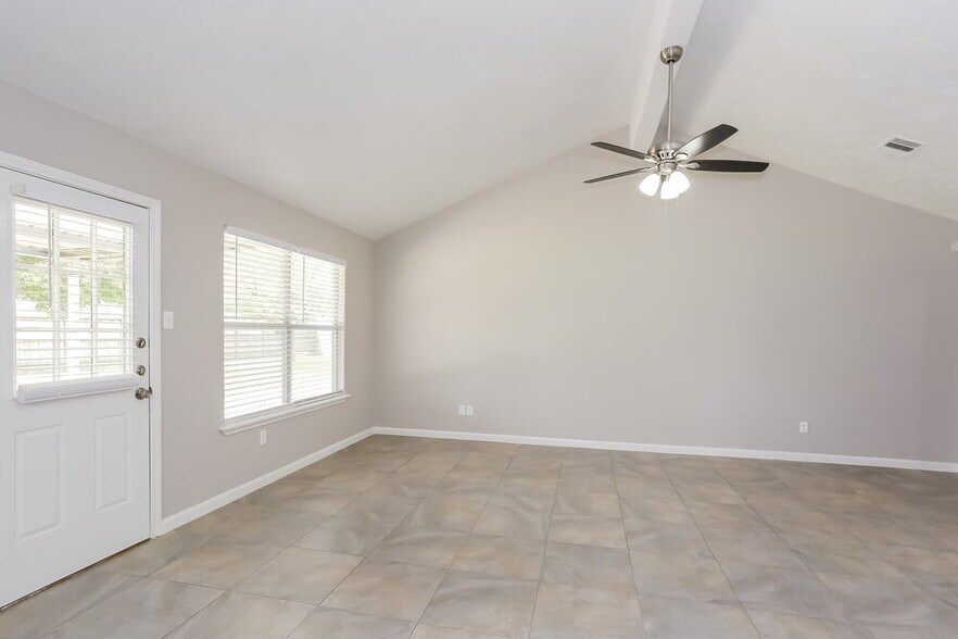 Building Photo - 16096 Sun View Ln