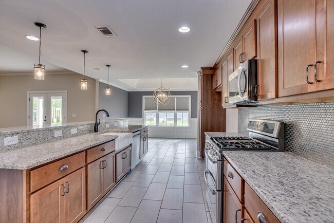 Building Photo - 233 Carlow Dr