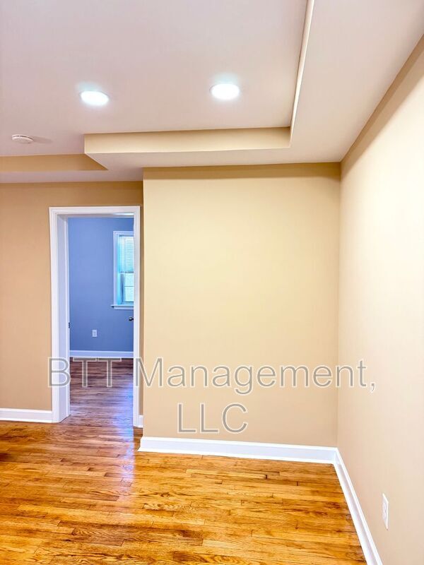 Building Photo - 8800 Plymouth St