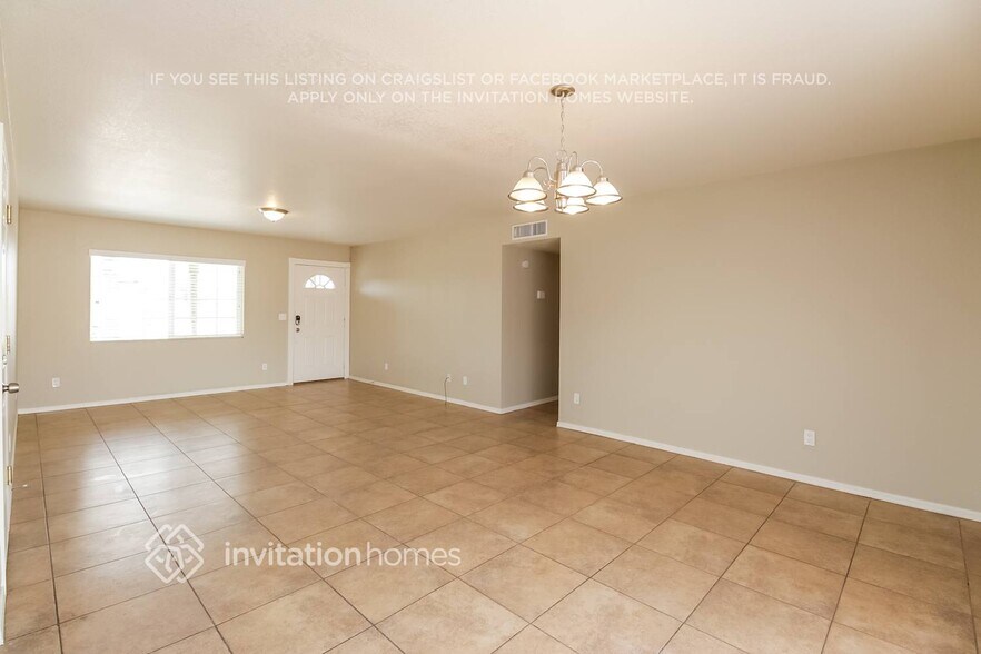 Building Photo - 1376 E 30th Ave