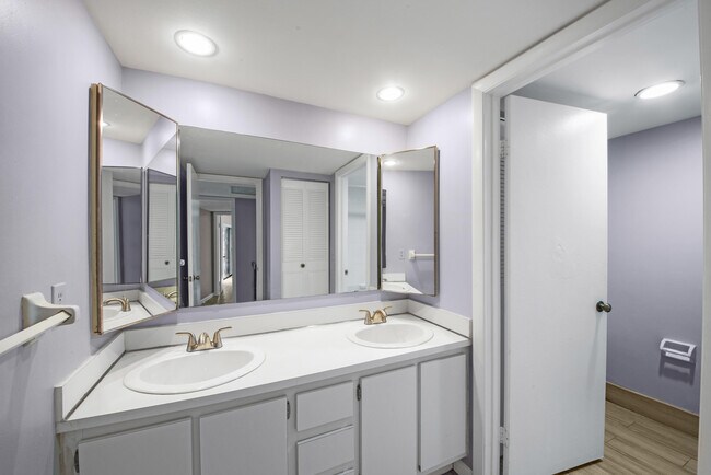 Building Photo - 388 Lake Arbor Dr