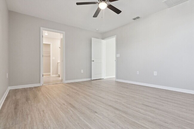 Building Photo - Spacious 4-Bed Retreat with 2.5 Baths in Davenport, FL – Your Next Rental Home Awaits!