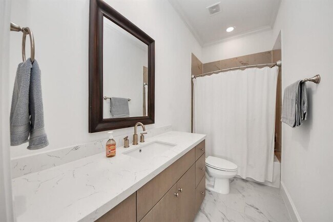 Building Photo - 3828 Glen Arbor Dr