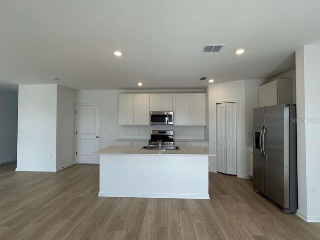 Building Photo - 6412 DOMIZIO Dr