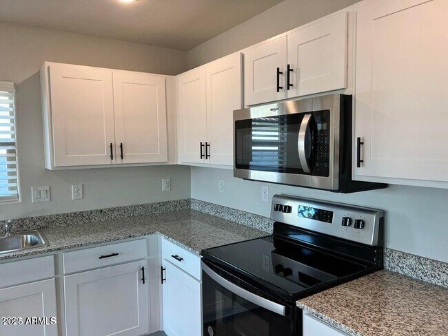 Building Photo - 2048 E Velvet Pl