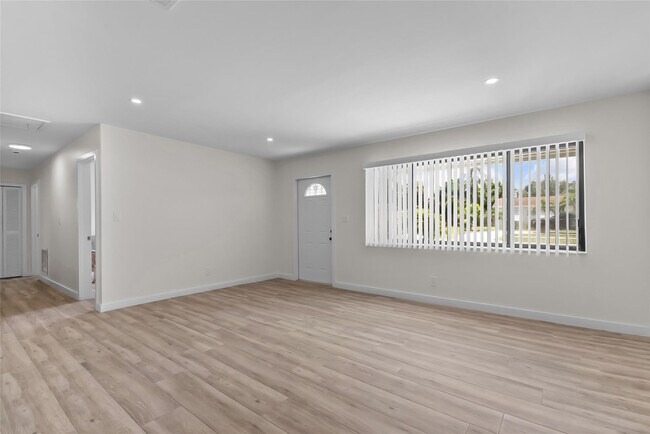 Building Photo - 908 Lighthouse Dr