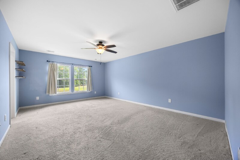 Building Photo - 677 Redbud Ln