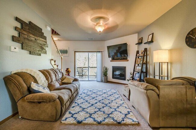 Building Photo - 3D Tour Available - Beautiful Miller Ranch Town-Home with Open Floor Plan! Available July 3rd!