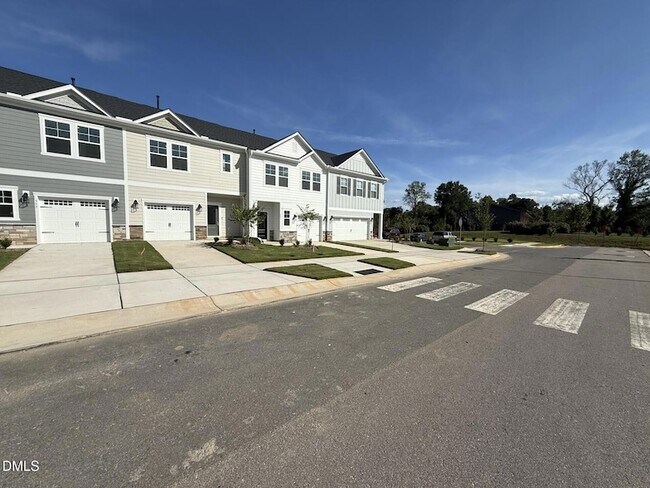 Building Photo - 337 Sweetbay Tree Dr
