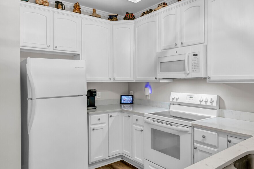 Full Kitchen - 2393 Folly Rd