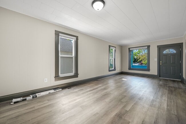 Building Photo - 4 Bedroom Home for Rent! Remodeled Home wi...