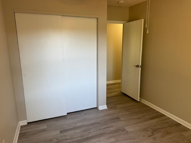Building Photo - Home For Rent