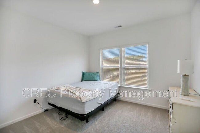 Building Photo - 691 Snow Owl Dr