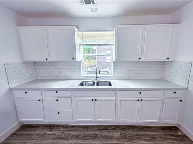 Building Photo - 2555 Pierce St