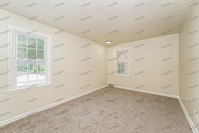 Building Photo - 26747 Russell Rd