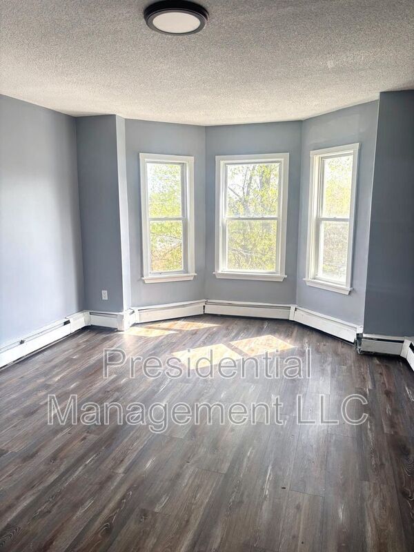 Building Photo - 56 Judson St