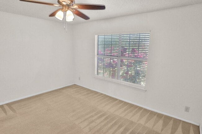 Building Photo - 12210 Apricot Dr