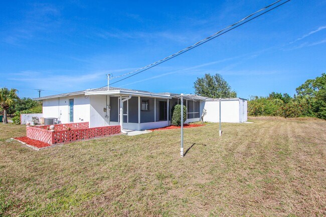 Building Photo - 3244 Pinetree St