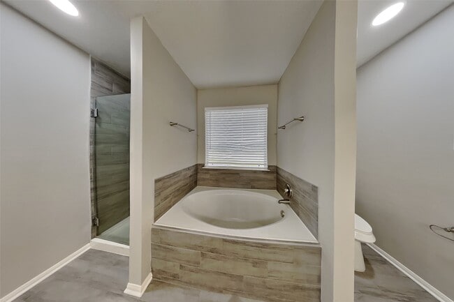 Building Photo - 10834 Glenora Dr