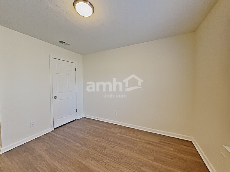 Building Photo - 626 Mable Dr