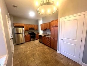 Building Photo - 77 Washington St