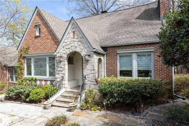 Building Photo - 1022 Reeder Cir NE