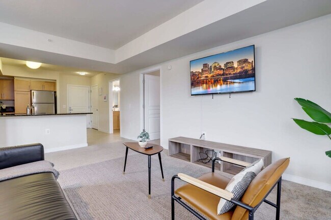 Building Photo - 550 14th St S