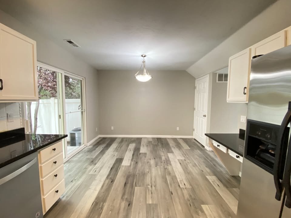 Building Photo - 865 N 500 W