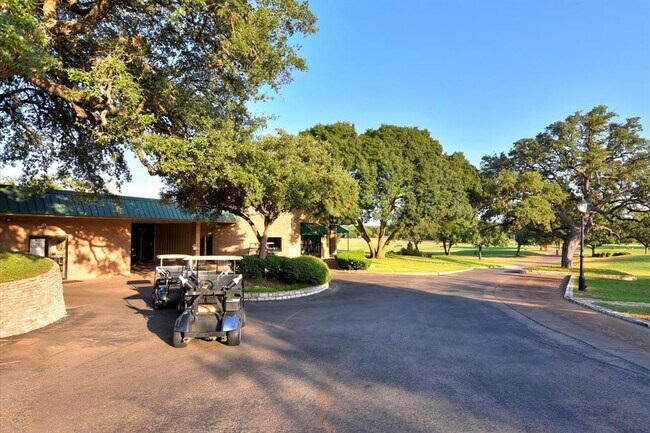 Building Photo - 11125 Pinehurst Dr