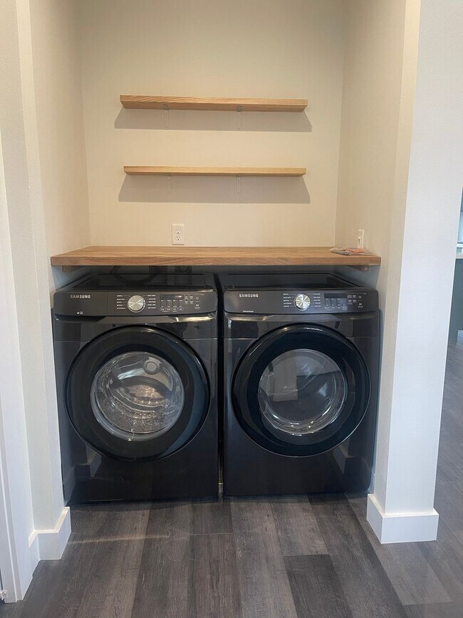 Building Photo - Brand new 2 bed/2 bath, central a/c, dishwasher, washer & dryer, deck & patio!