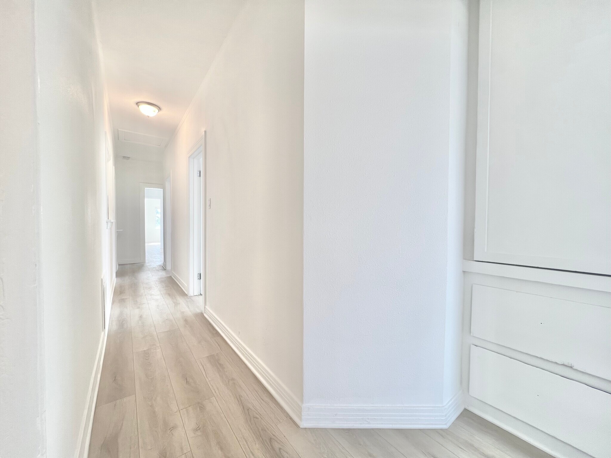 Building Photo - 707 W 48th St