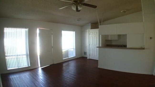 Building Photo - 608 W 51st St