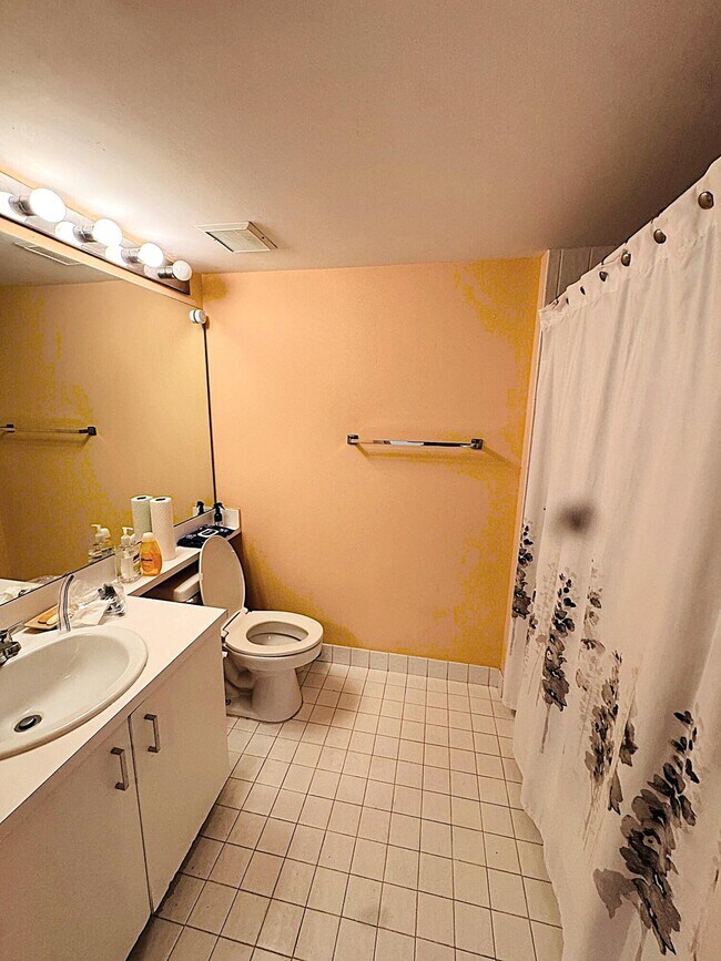 Building Photo - 4735 Lucerne Lakes Blvd W