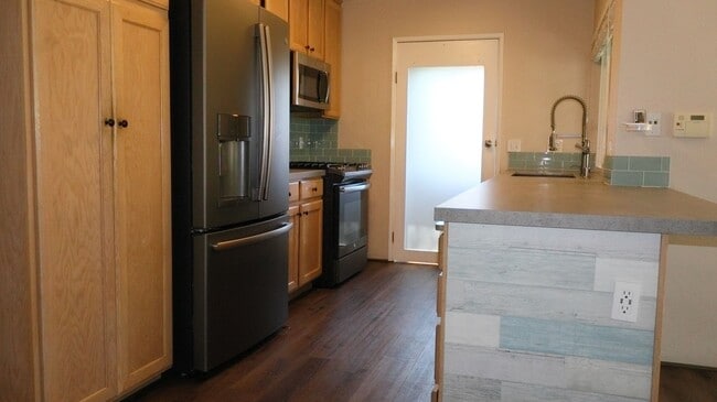 Building Photo - Beautiful 3 bedrooms corner unit condo located in Poway.