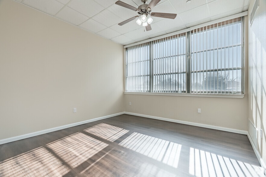 1BR, 1BA - 700SF -Bedroom - Alamo School Lofts