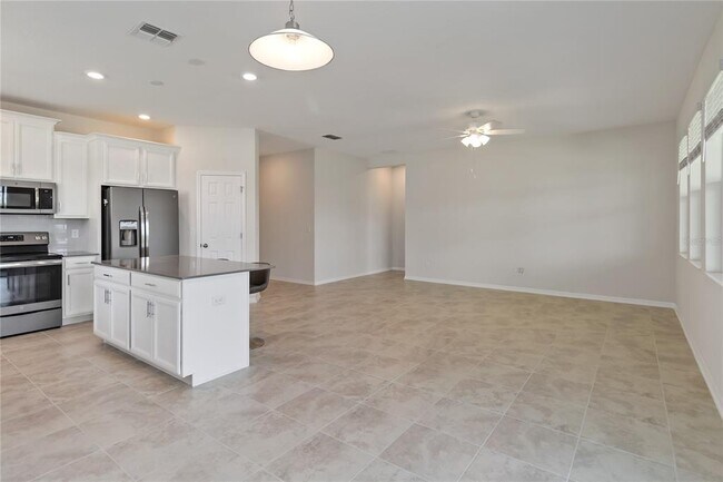 Building Photo - 1651 Chatsworth Cir